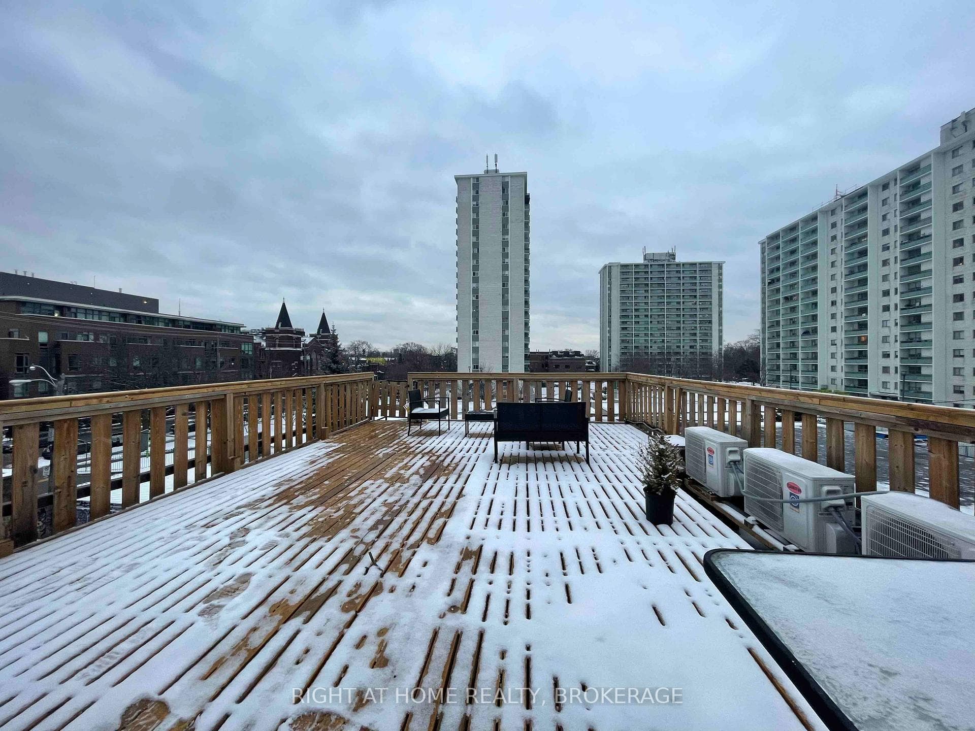 993 Bloor Street Unit 302 photo 8