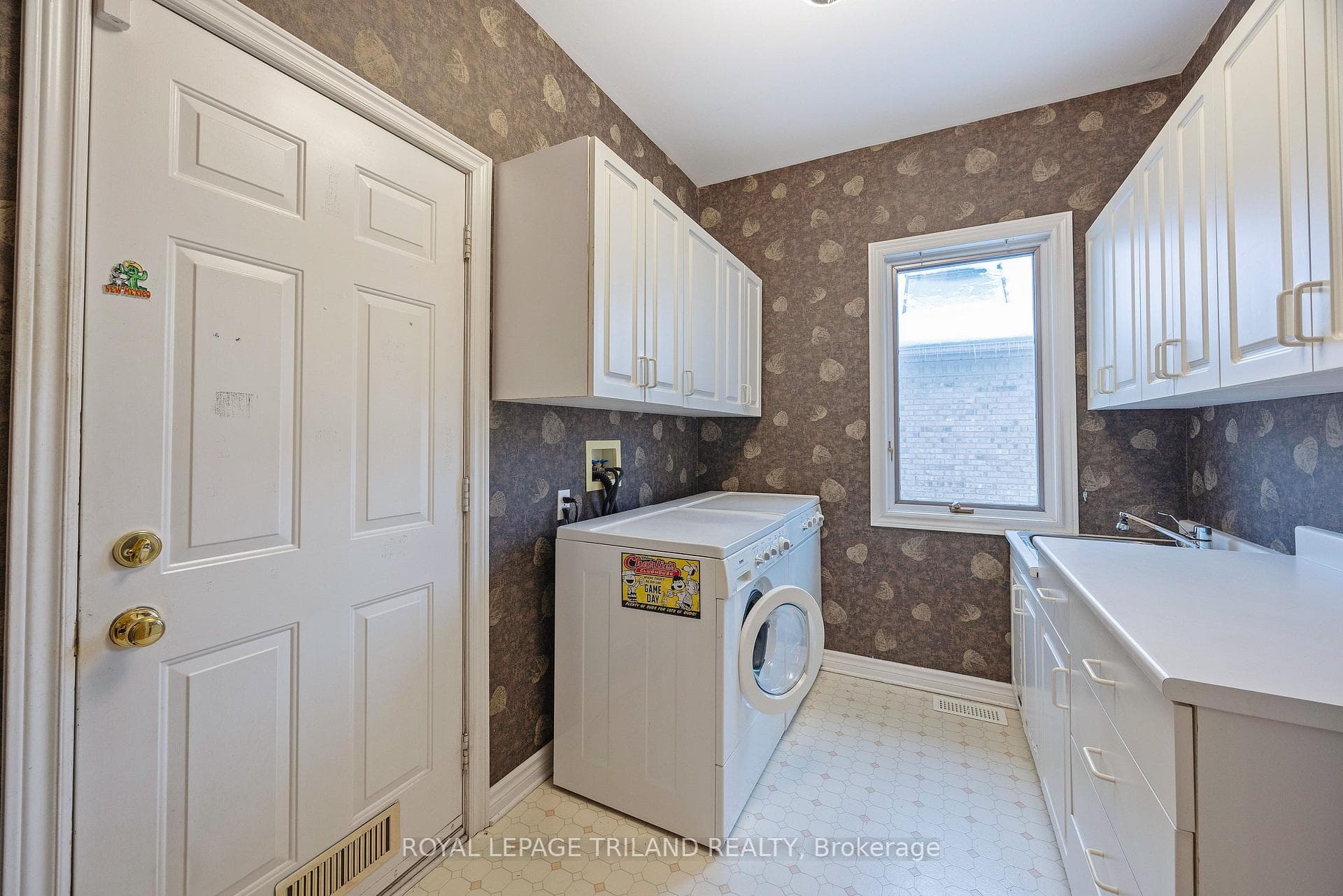 90 LONGVIEW Court photo 25