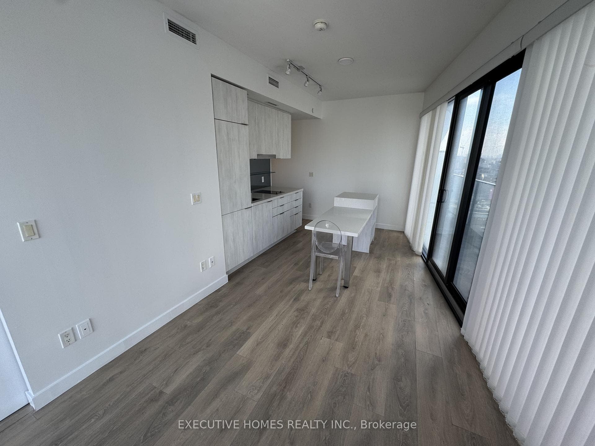 215 Queen Street Unit 1208 photo 6
