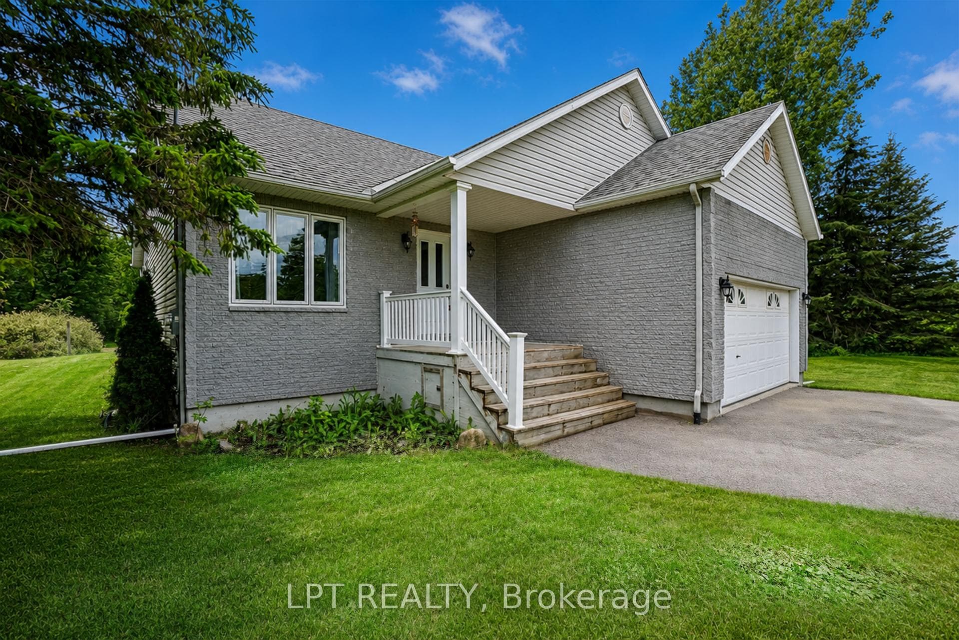 3898 Etienne Road photo 2