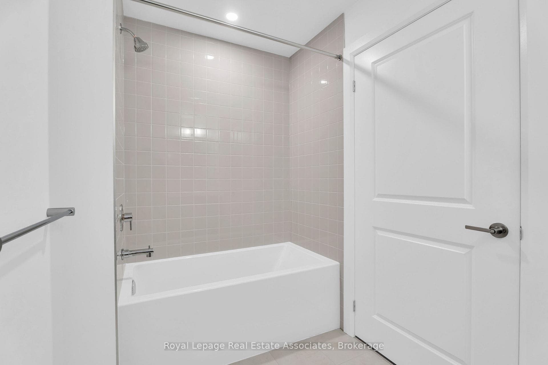 3240 William Coltson Avenue Unit 502 photo 23