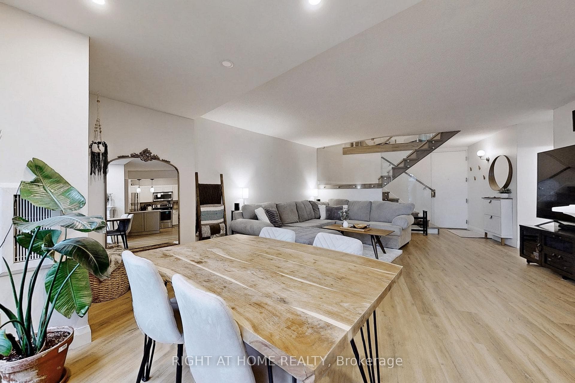 33 Harbour Square Unit 1610 photo 8