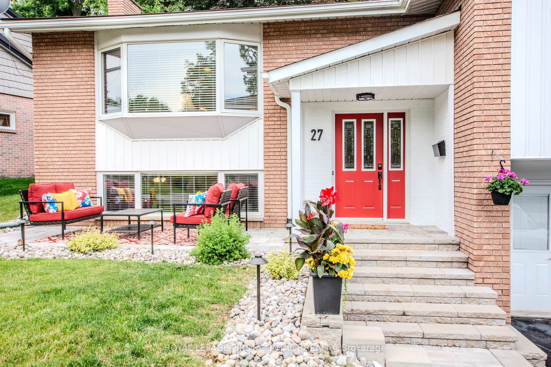 27 Tower Crescent photo 4