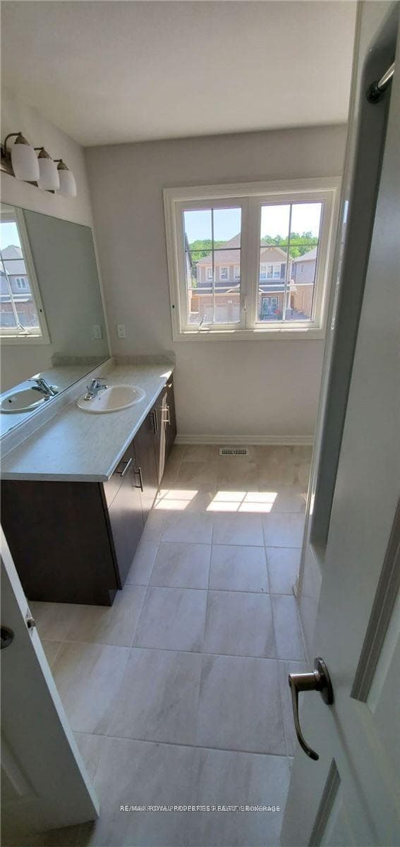 7 Darling Avenue photo 9