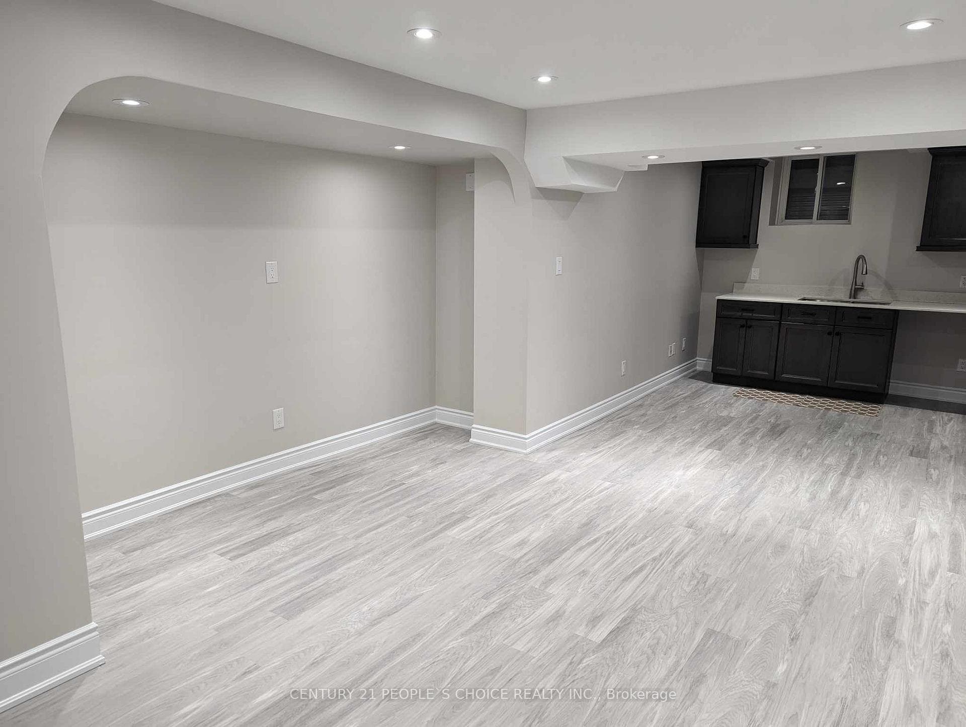 3 Baningto Crescent Unit Bsmt photo 5