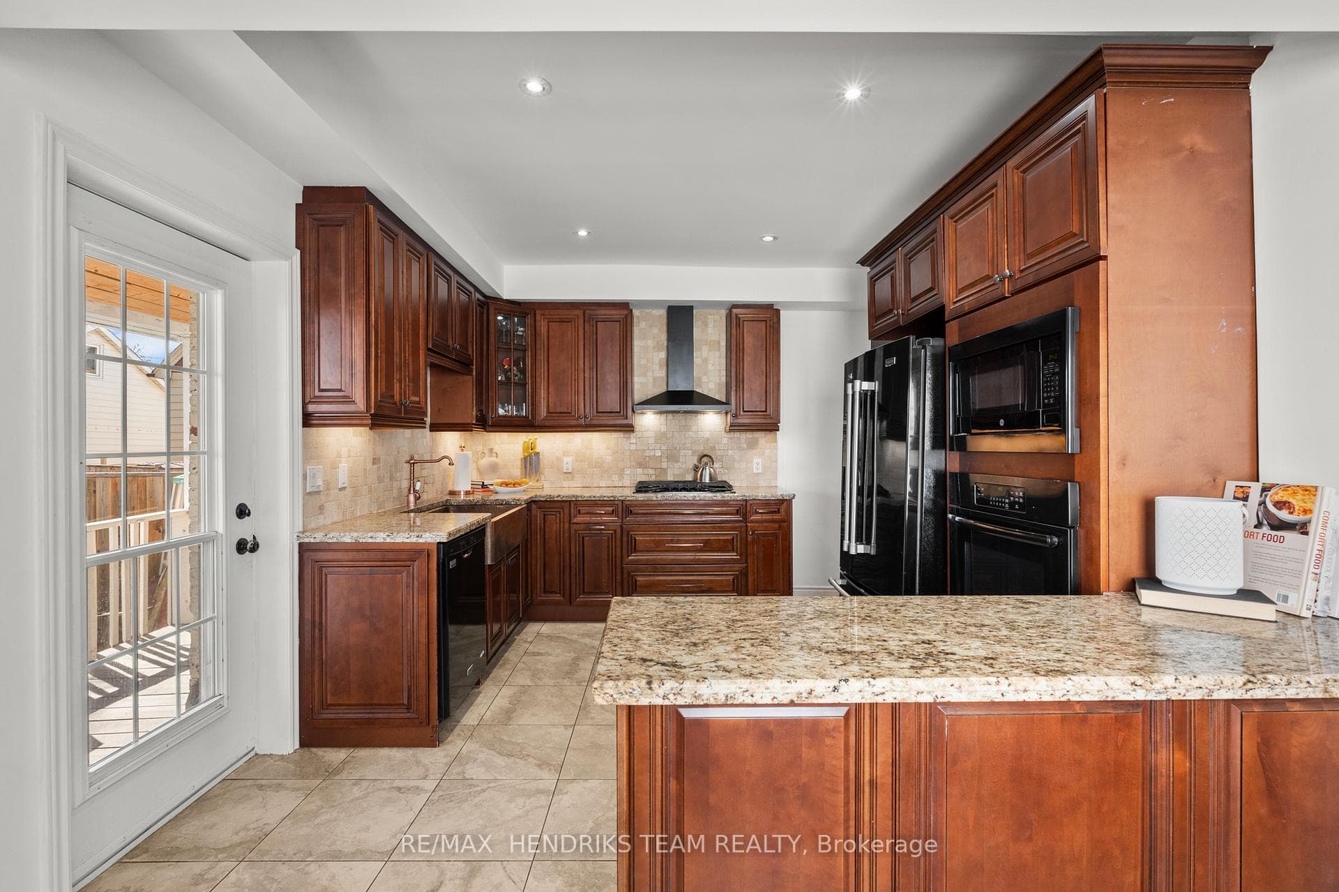 192 Wood Street photo 16
