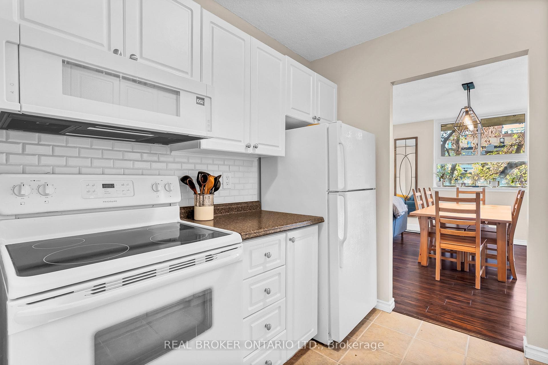 110 Forward Avenue Unit 209 photo 10