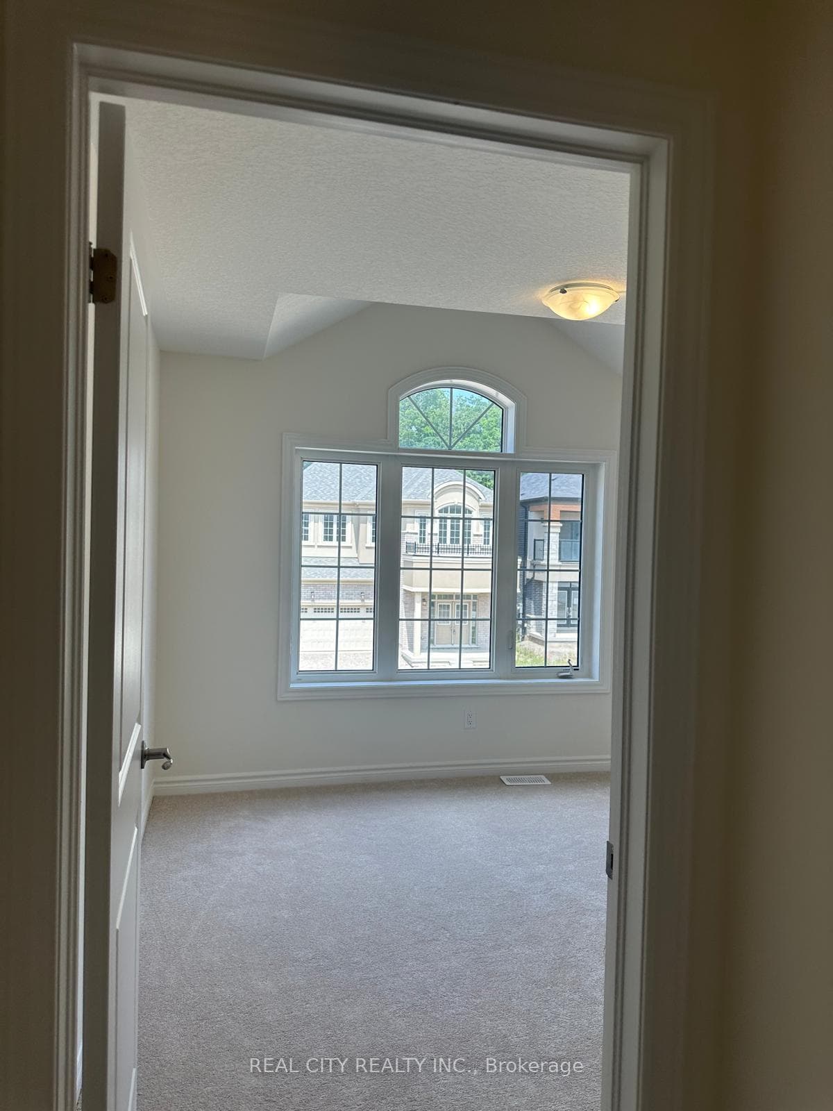 88 Macklin Street photo 5