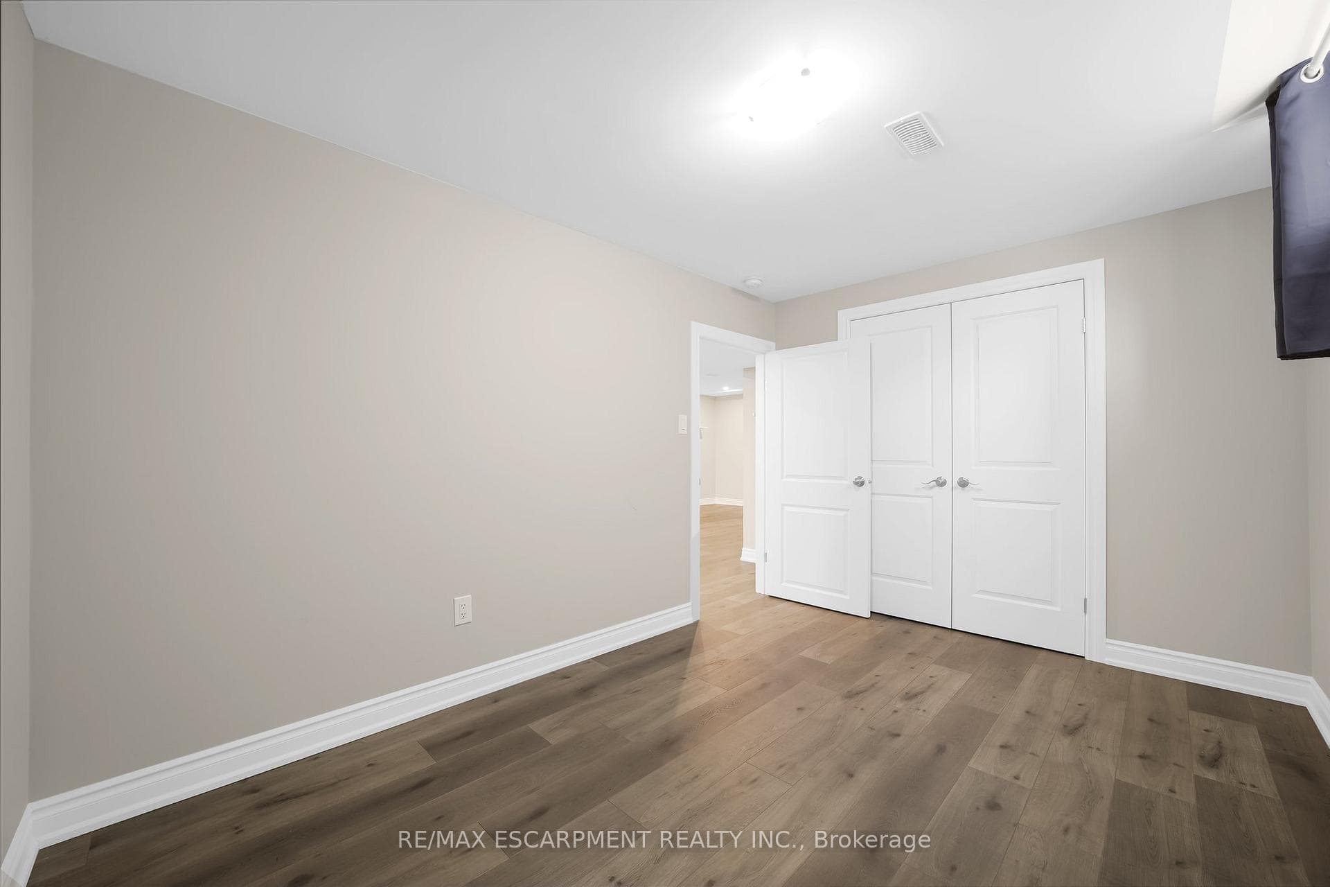 8 Bethune Avenue photo 31