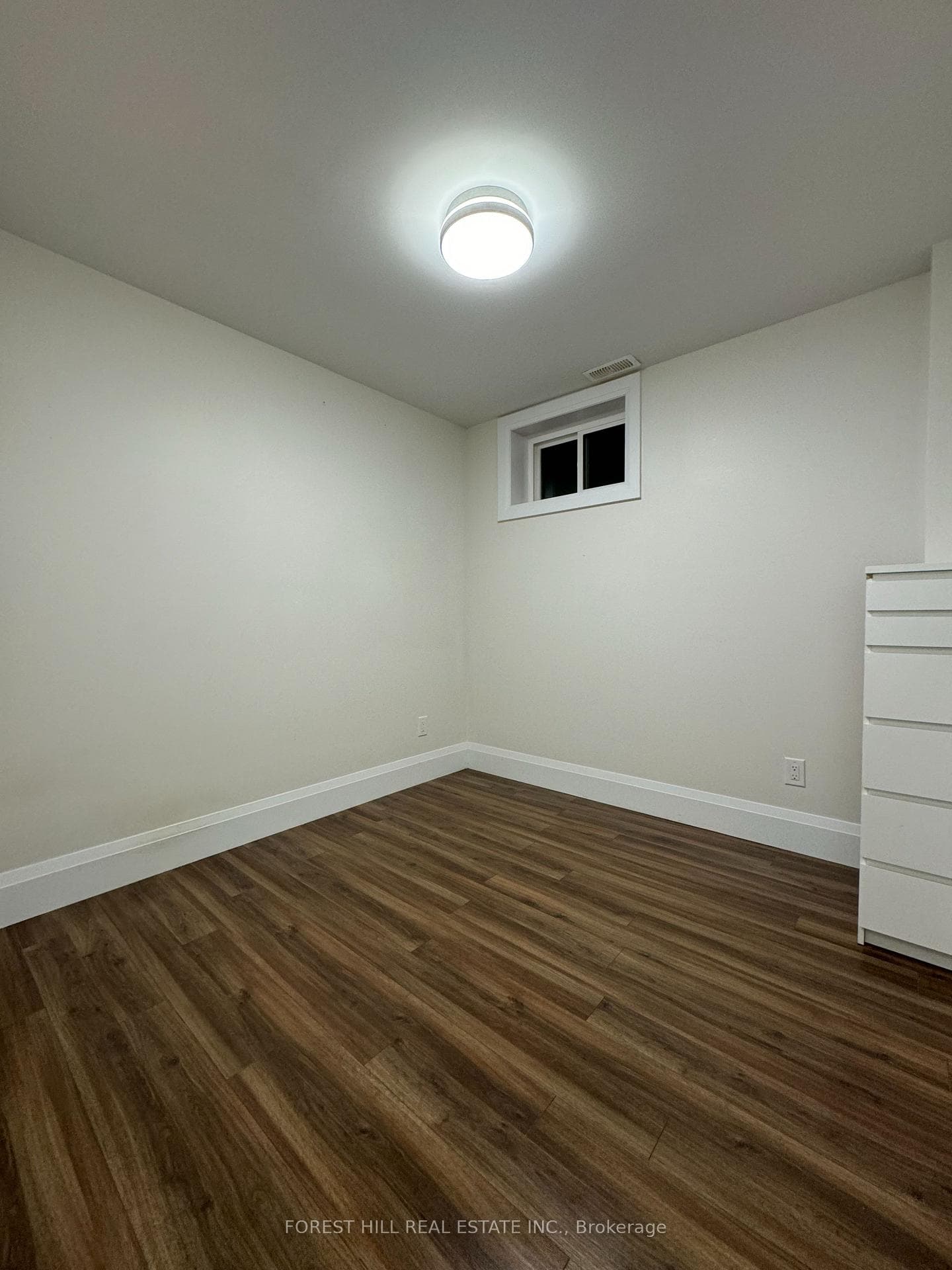 228 Montrose Avenue Unit Lower photo 7