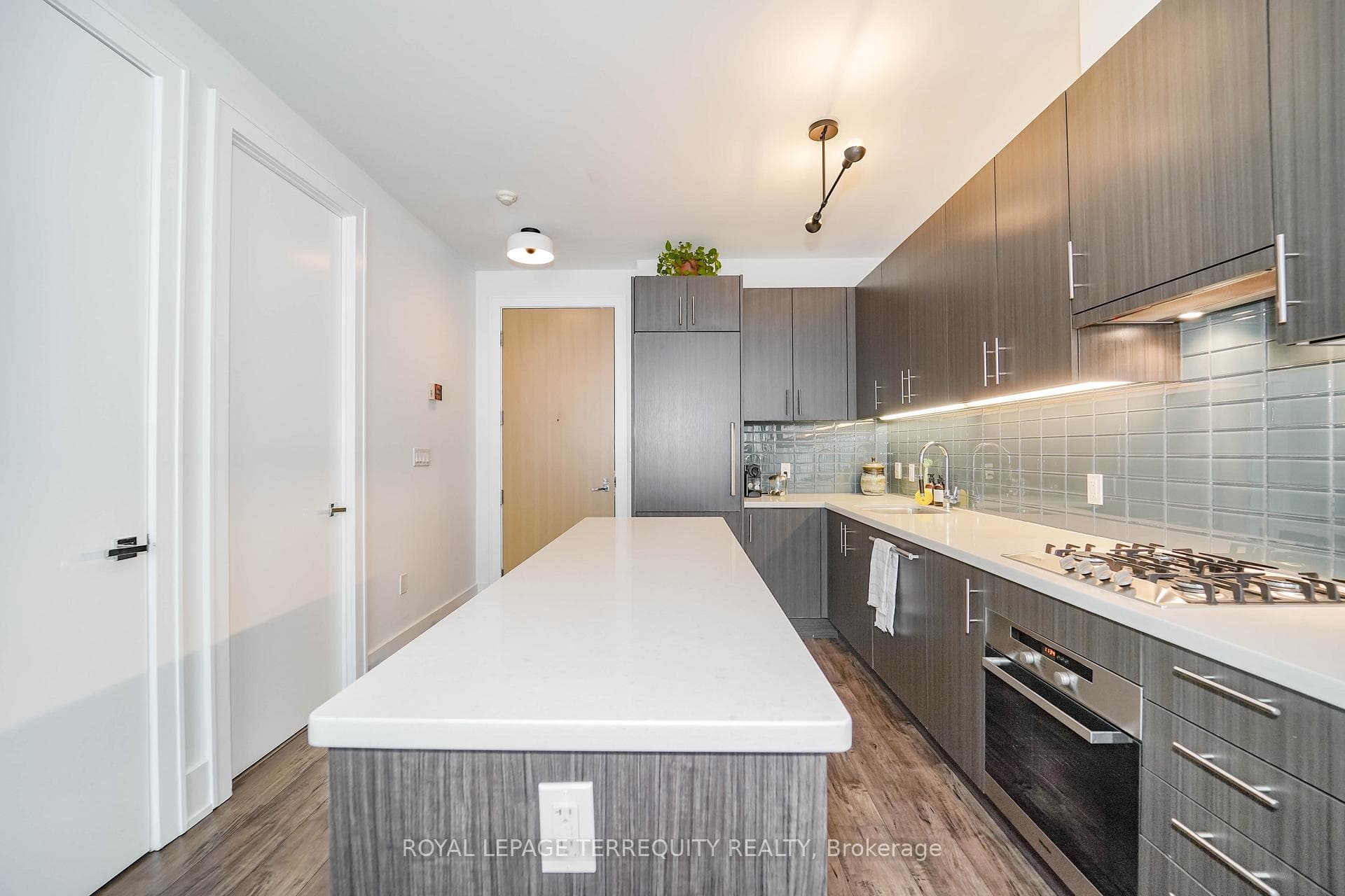 29 Queens Quay N/A Unit 410 photo 6