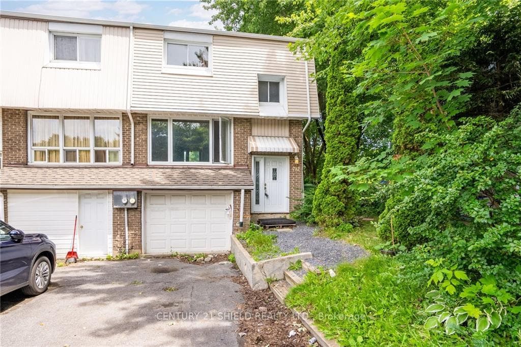 712 GLENGARRY Boulevard photo 1