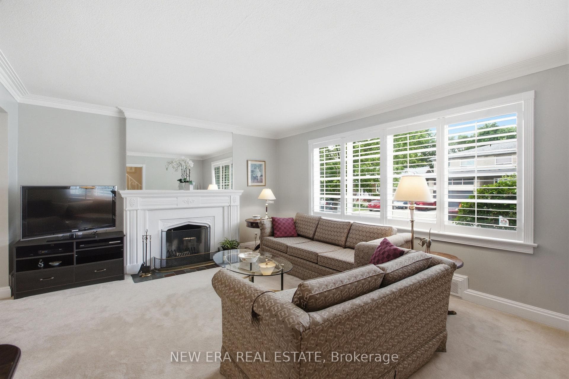 654 Bedford Park Avenue photo 4