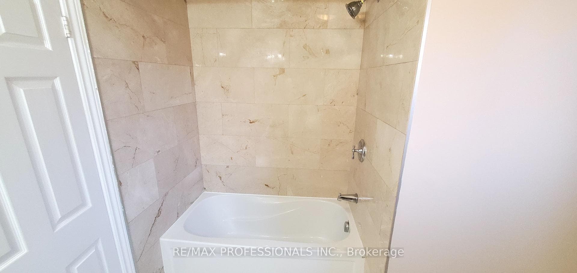 2545 Addingham Crescent photo 30