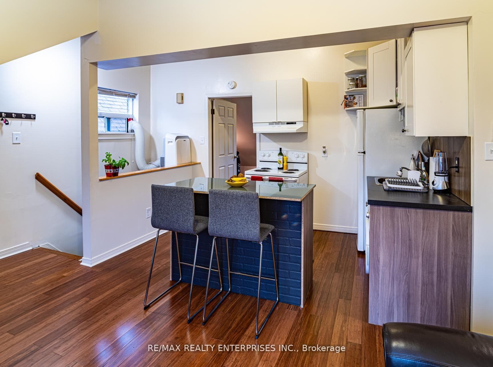92 Dixon Avenue photo 15