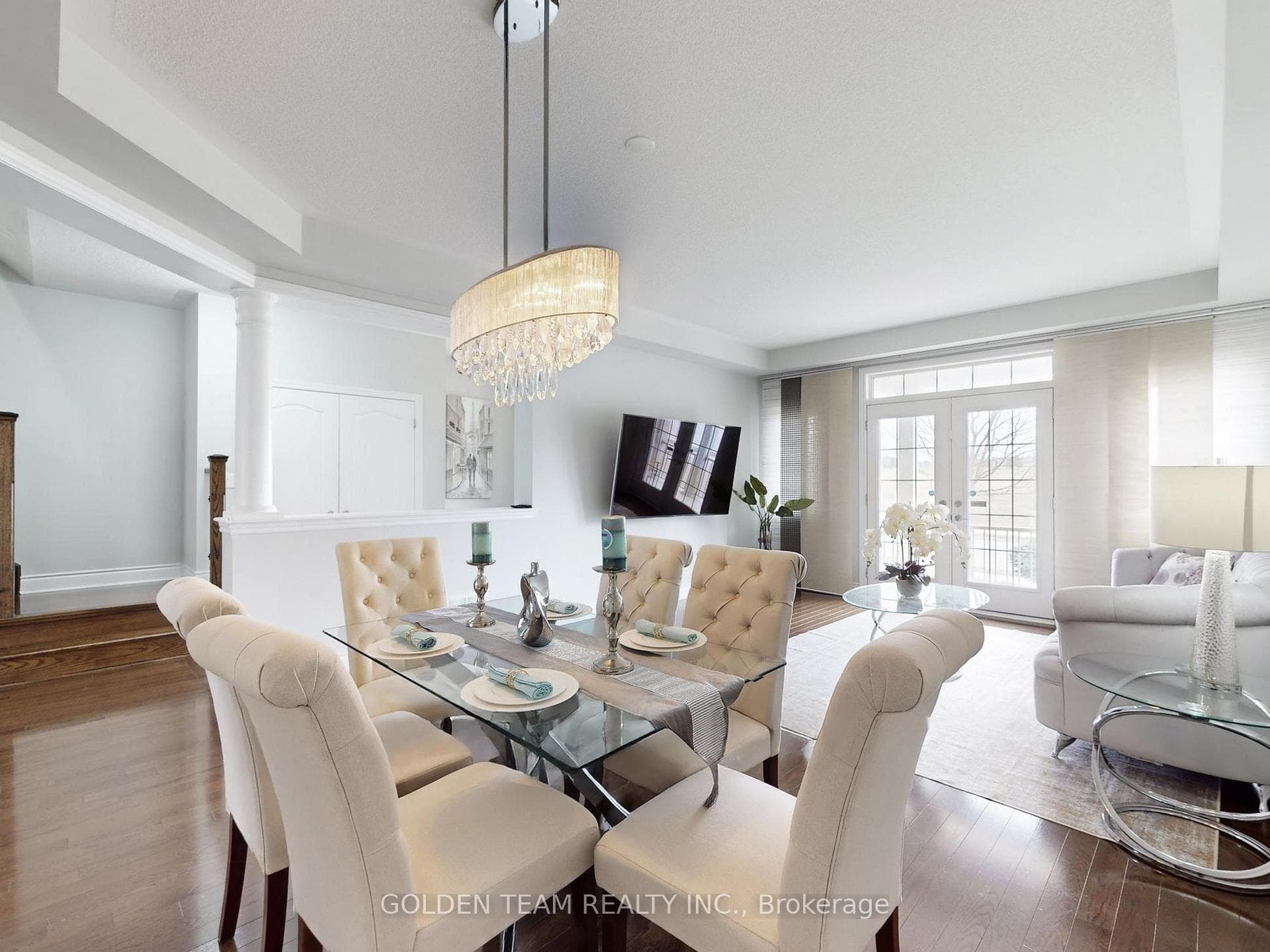 939 Memorial Circle photo 11