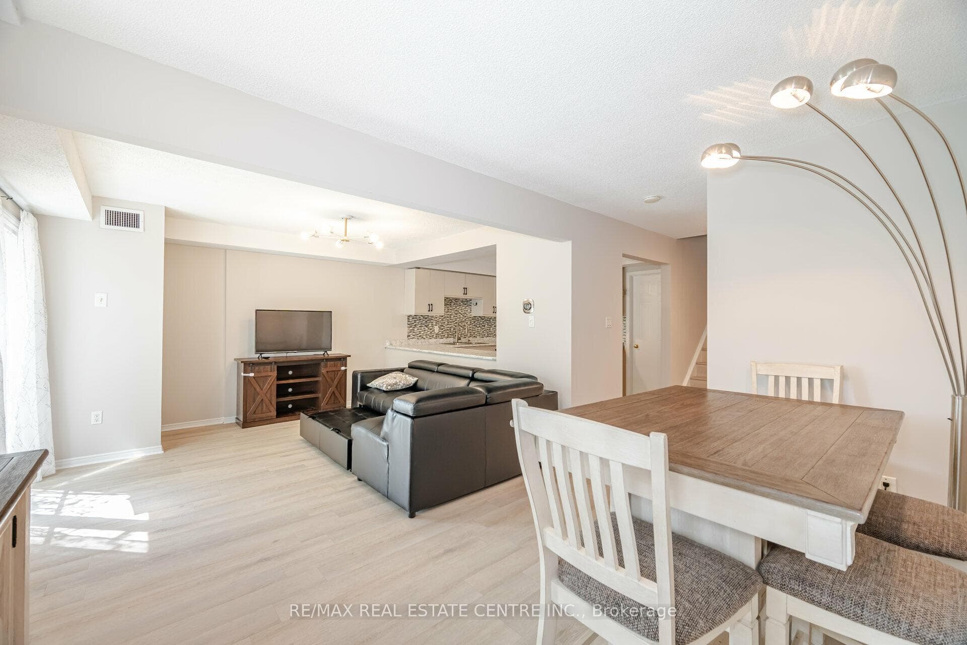 456 Janefield Avenue Unit 216 photo 10