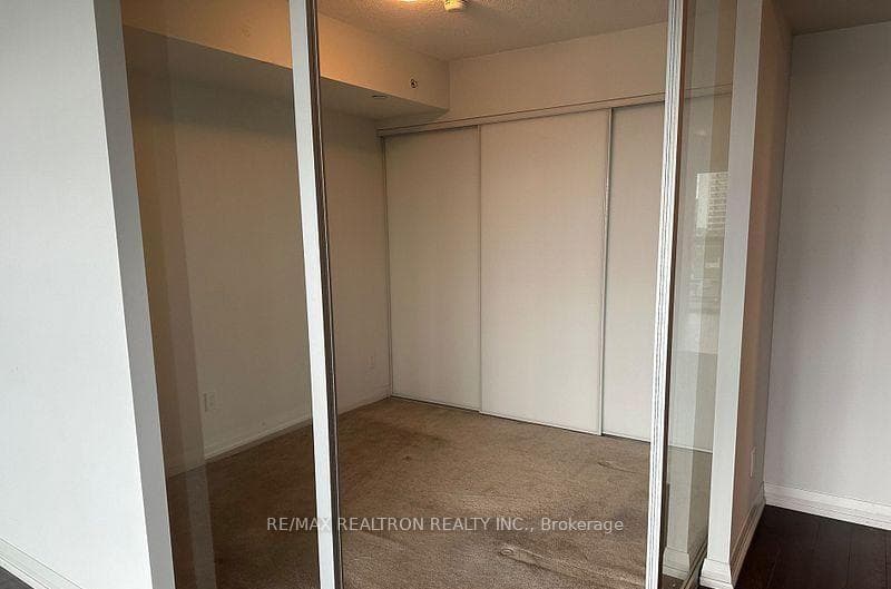 30 Meadowglen Place Unit 516 photo 4