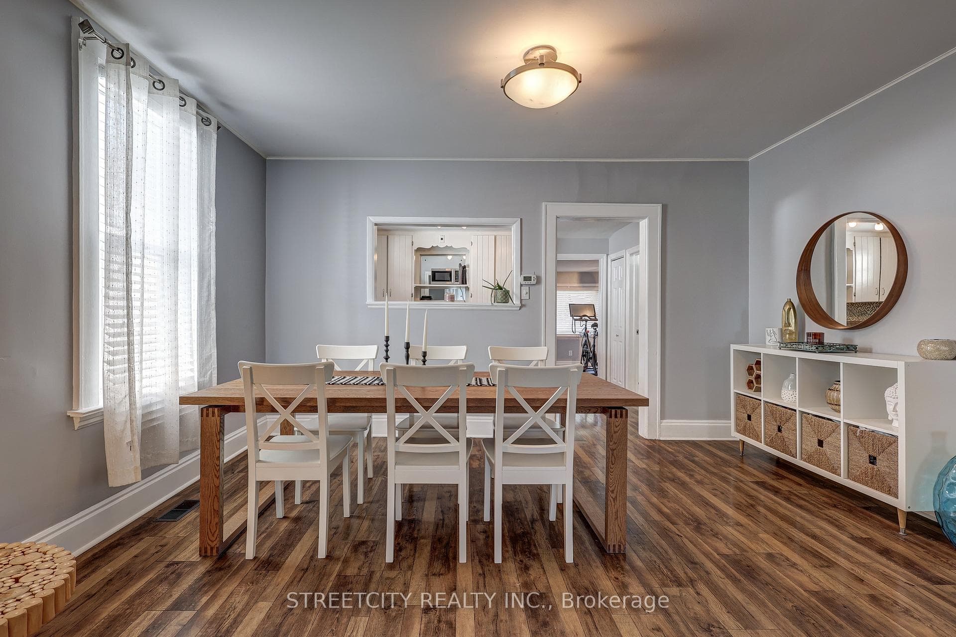 84 Erie Street photo 8