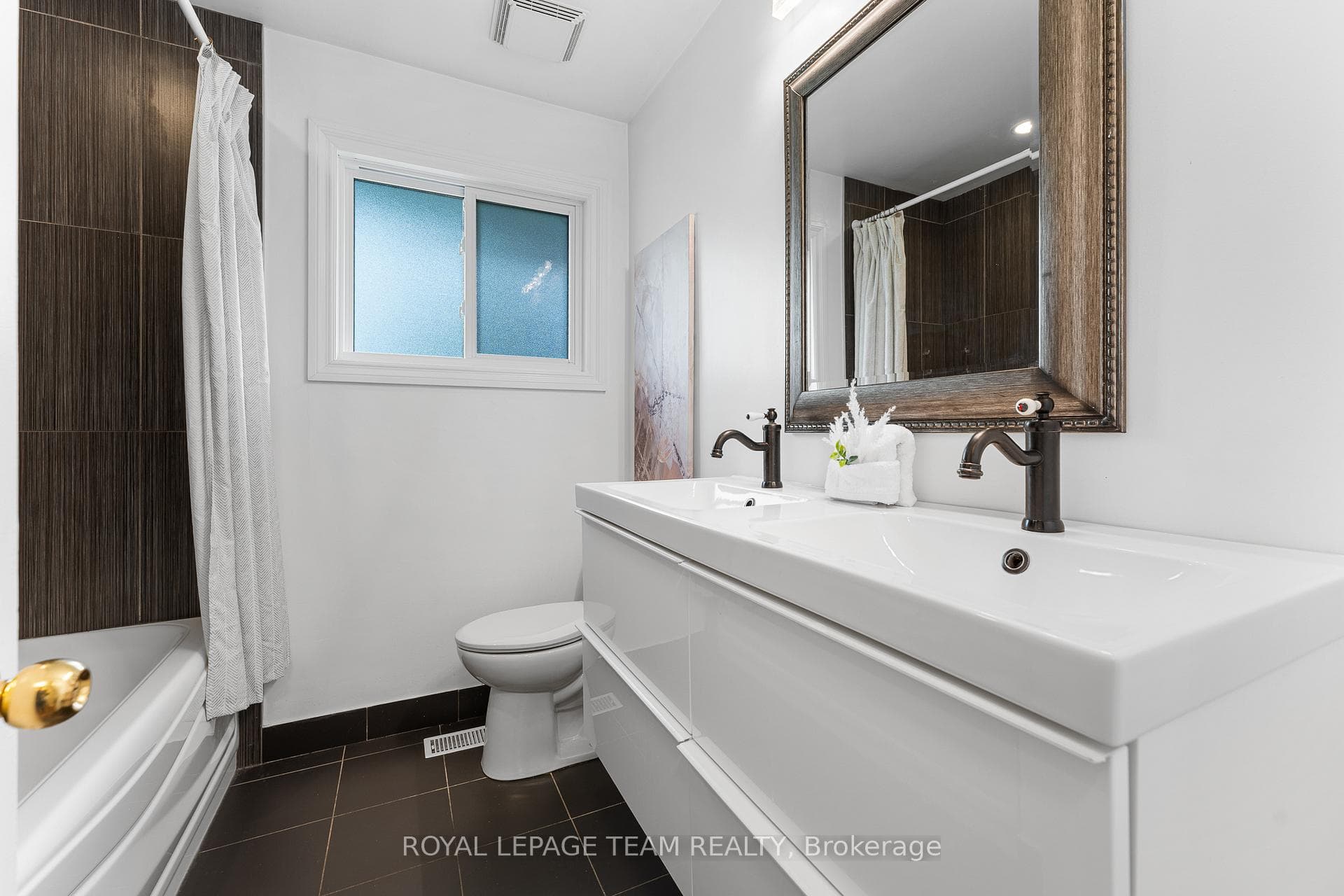 Renovated 4pc Main Bathroom