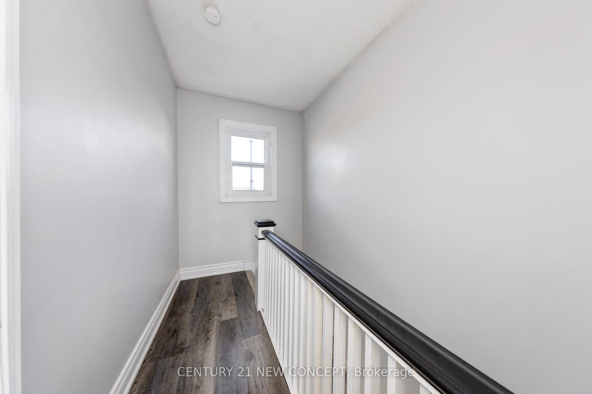 1113 Dufferin Street photo 26