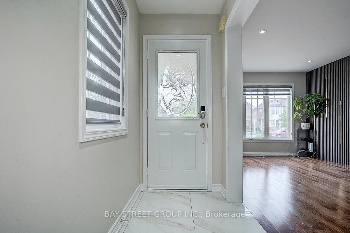34 Hyacinth Crescent photo 8