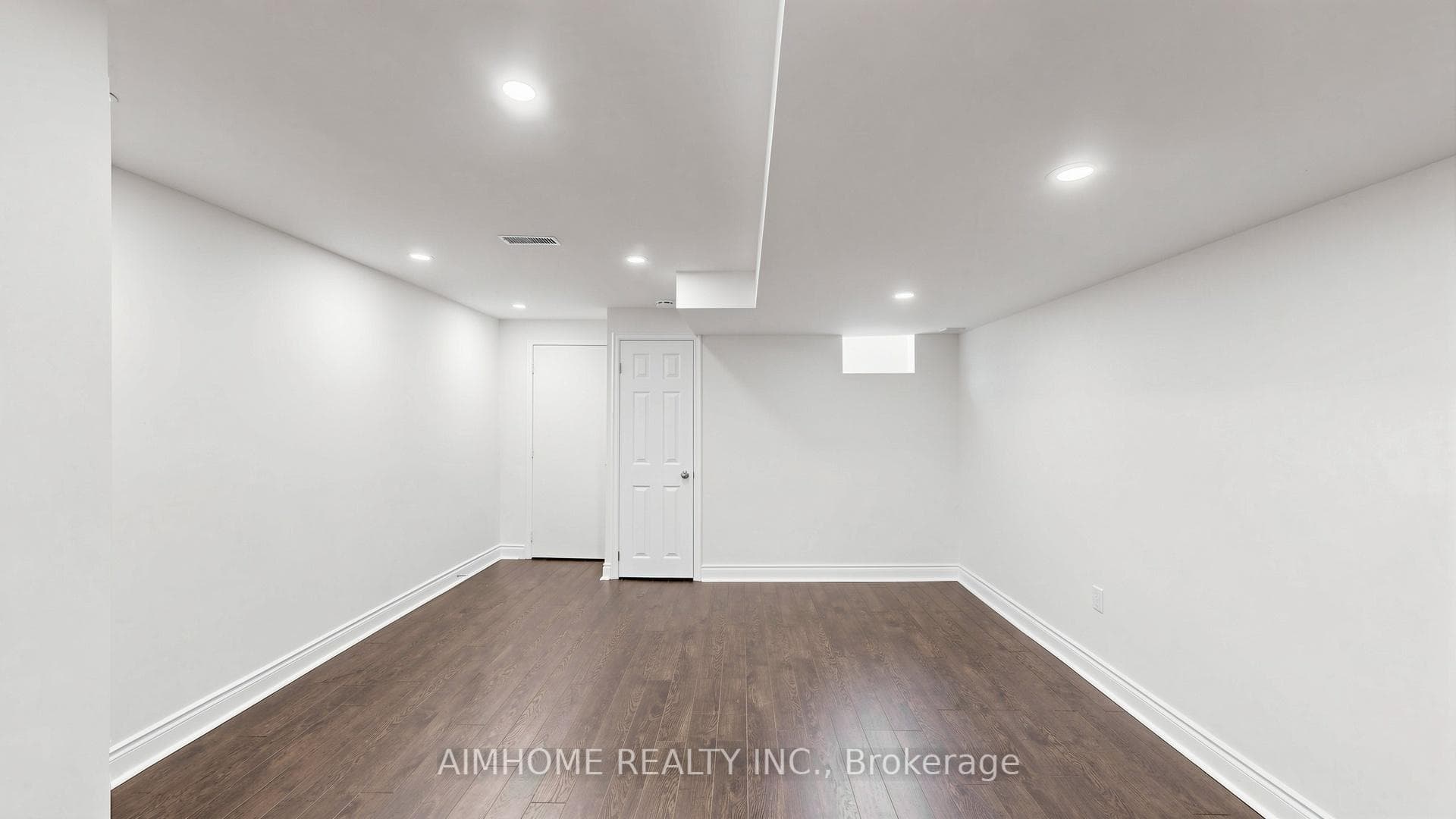 87 Bur Oak Avenue photo 38