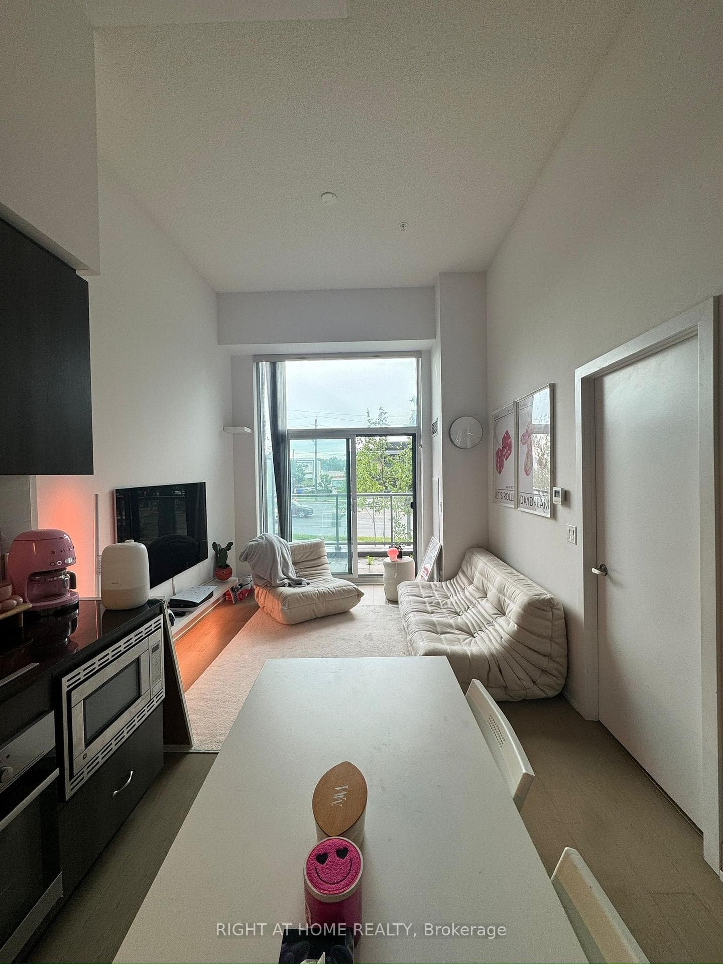 Living w/ Dining