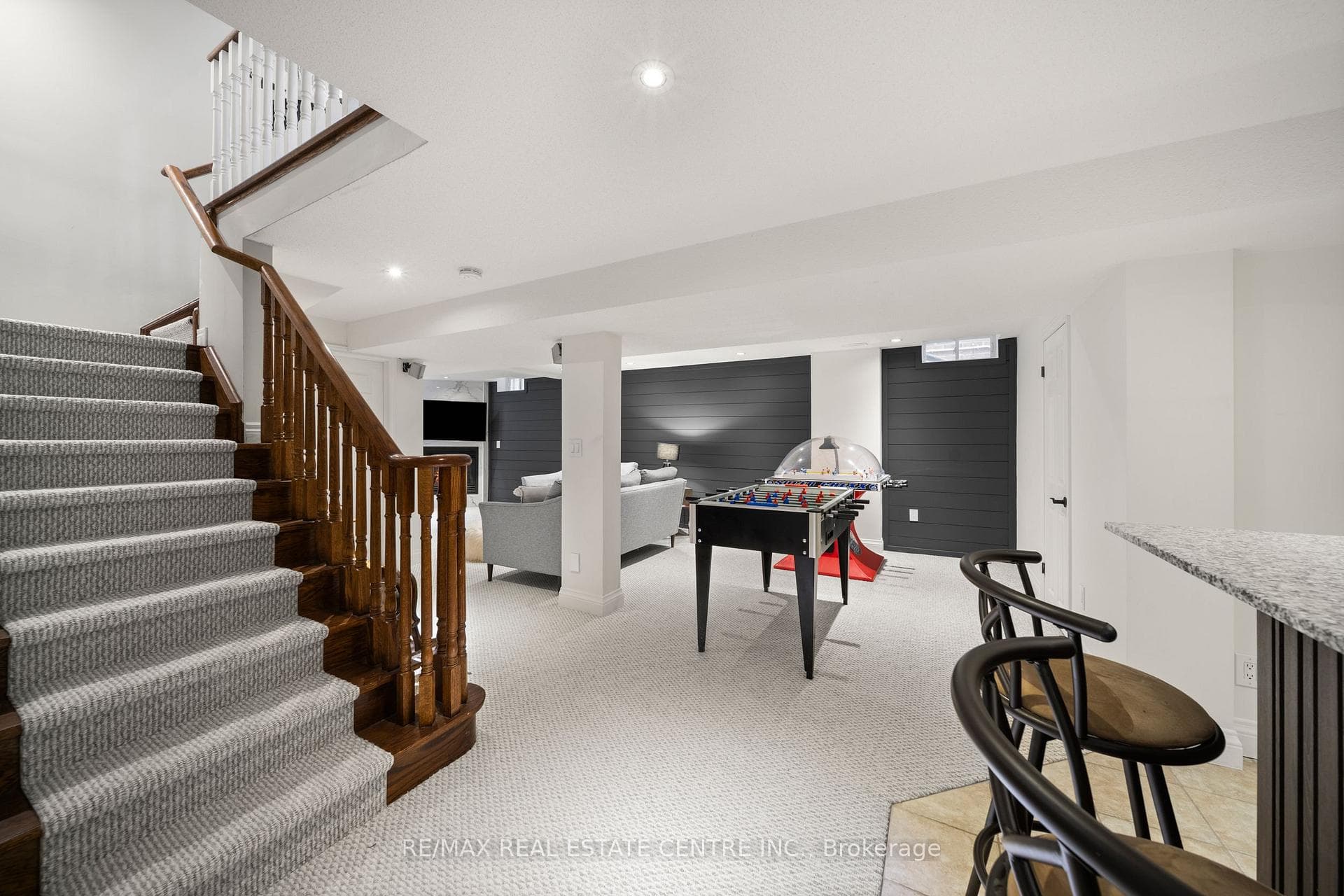 558 Phoebe Crescent photo 39