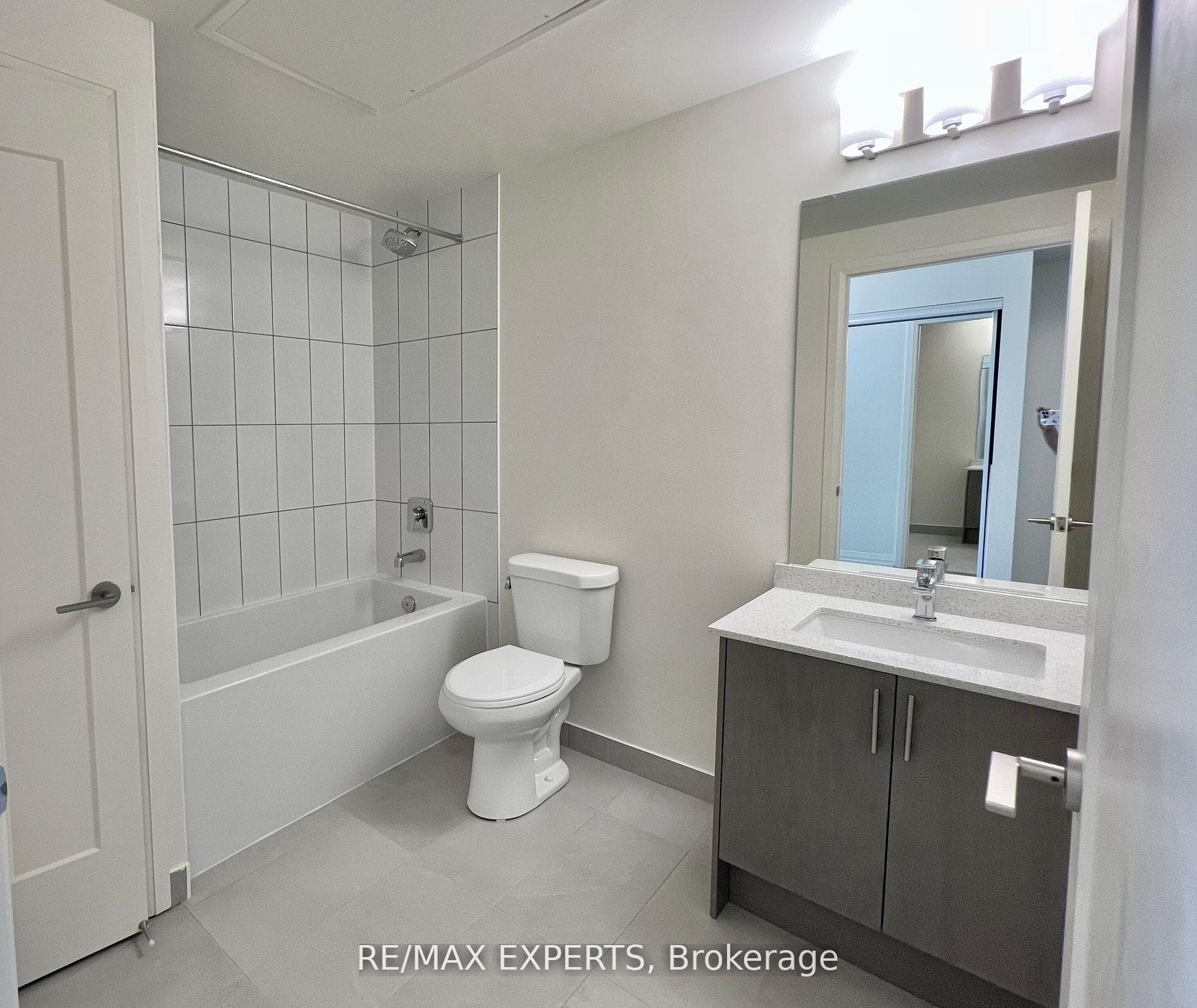 9000 Jane Street Unit 222 photo 5