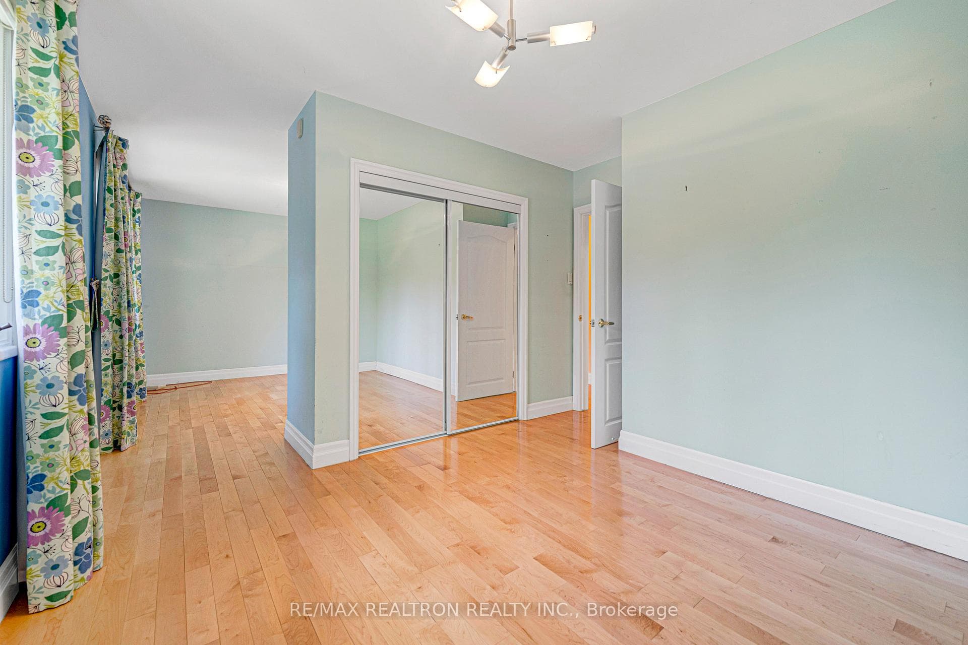 25 Vernham Court photo 32
