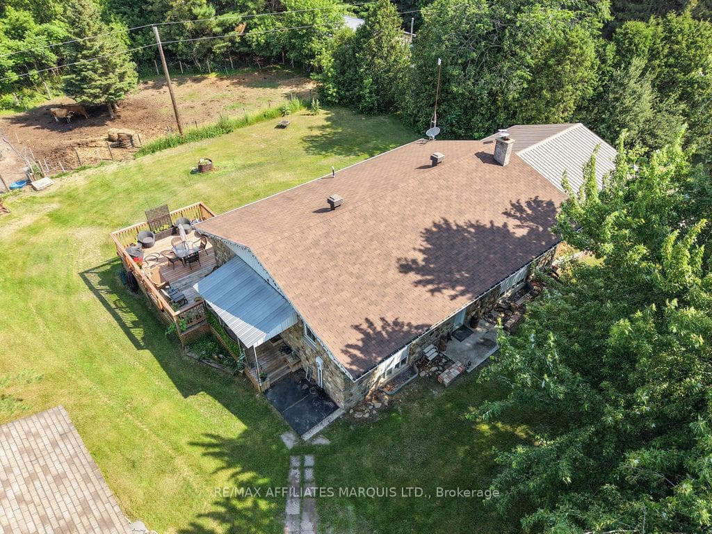 21111 Concession 8 Road photo 35