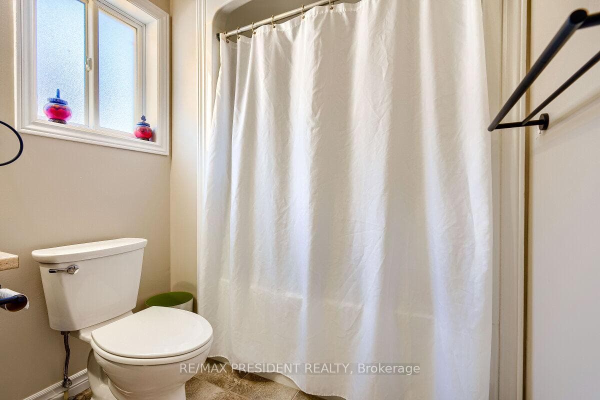 573 Forman Avenue photo 20