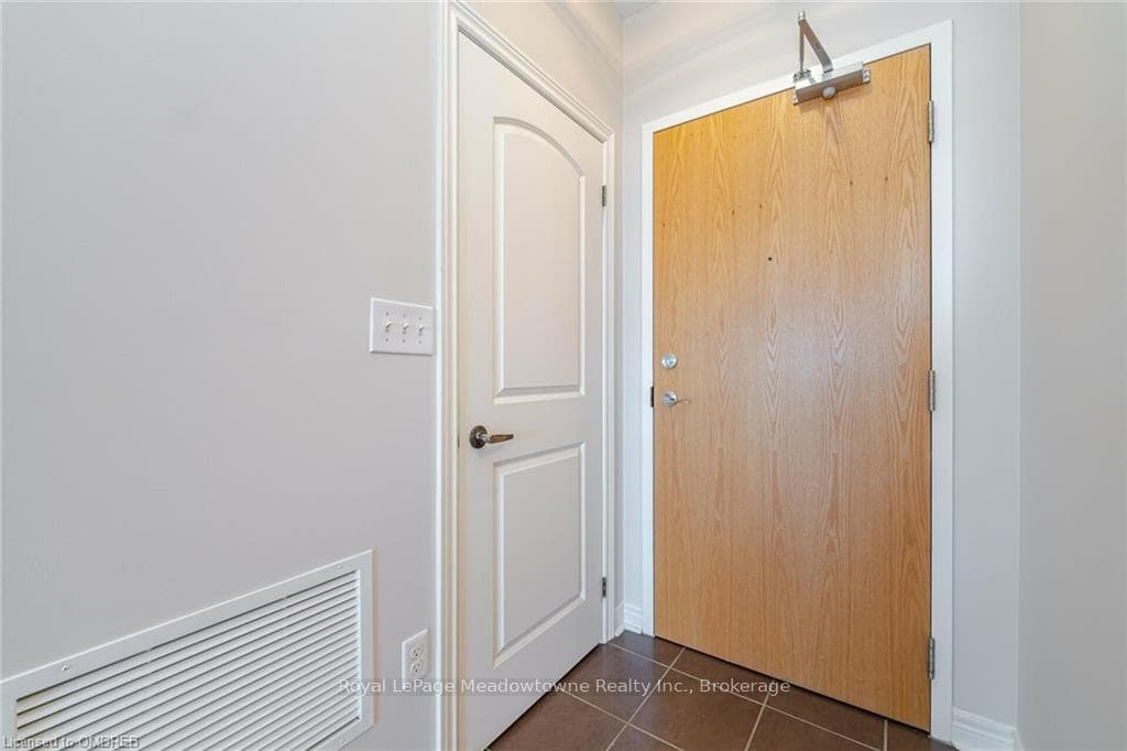 383 MAIN Street Unit 611 photo 10