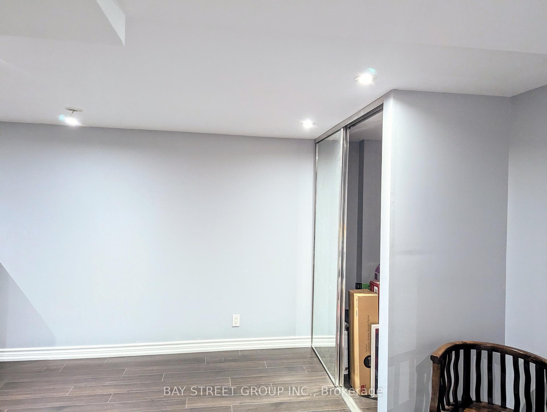 6 Queensway Drive photo 28