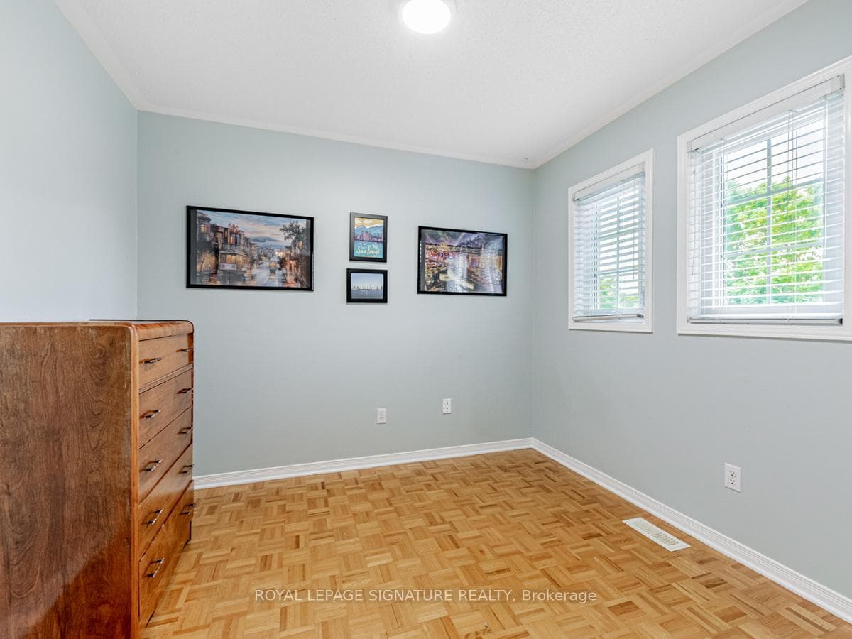 131 Butterfield Crescent photo 19