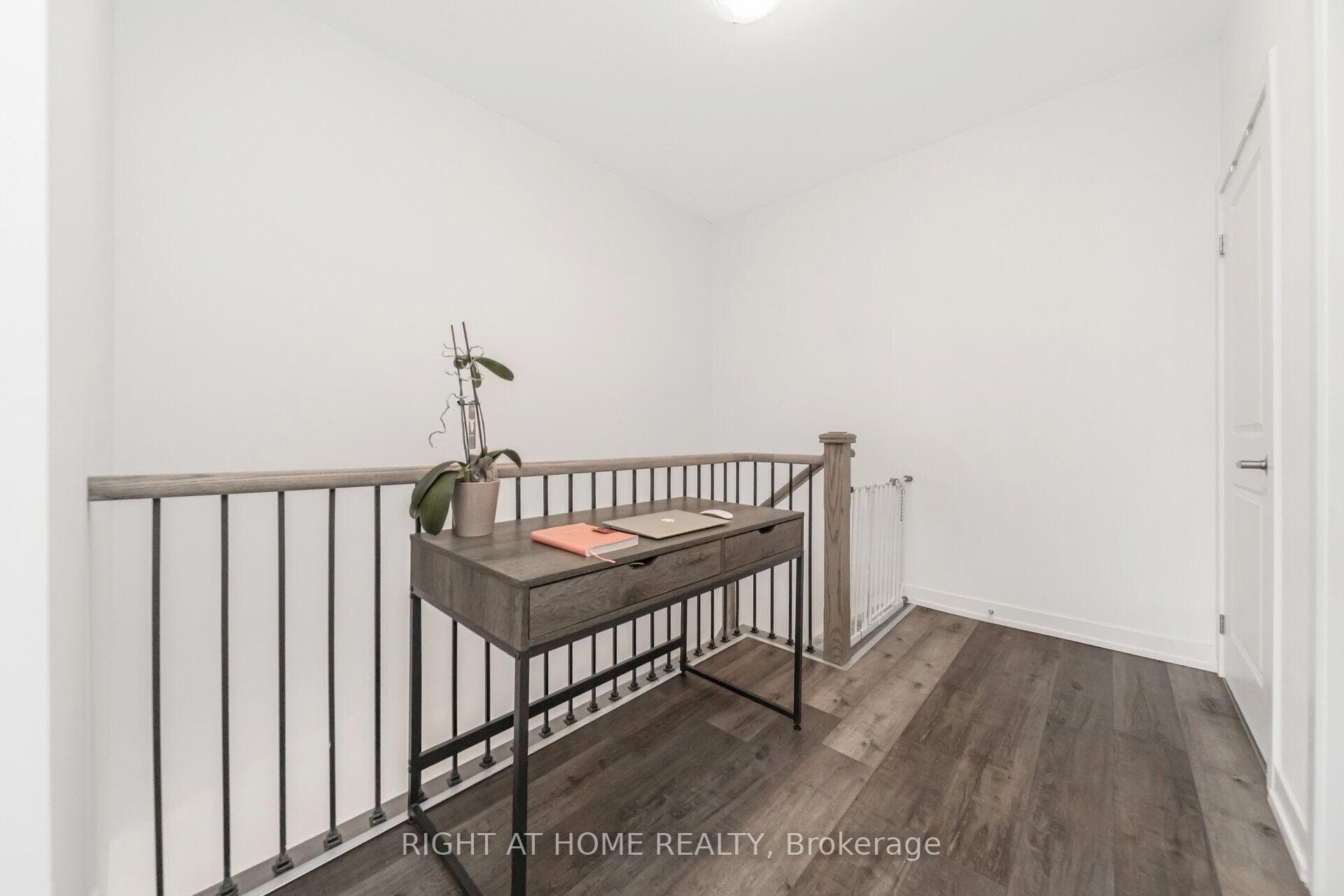 10 Engel Street photo 31