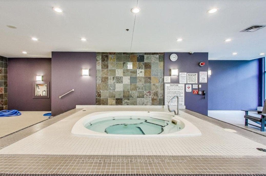219 Fort York Boulevard Unit 416 photo 9