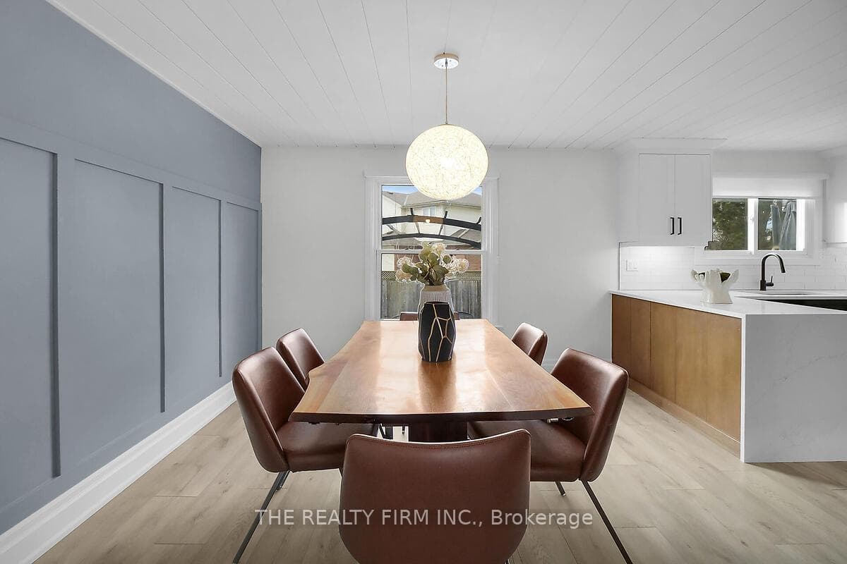 949 Farnham Place photo 9