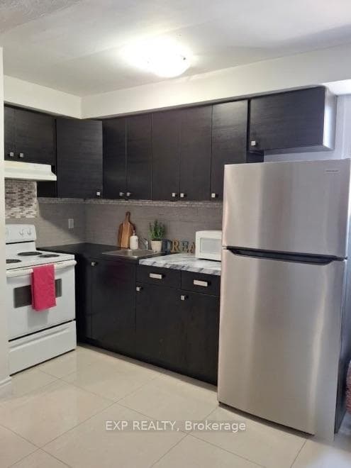 256 Lakeshore Road Unit 3 photo 3
