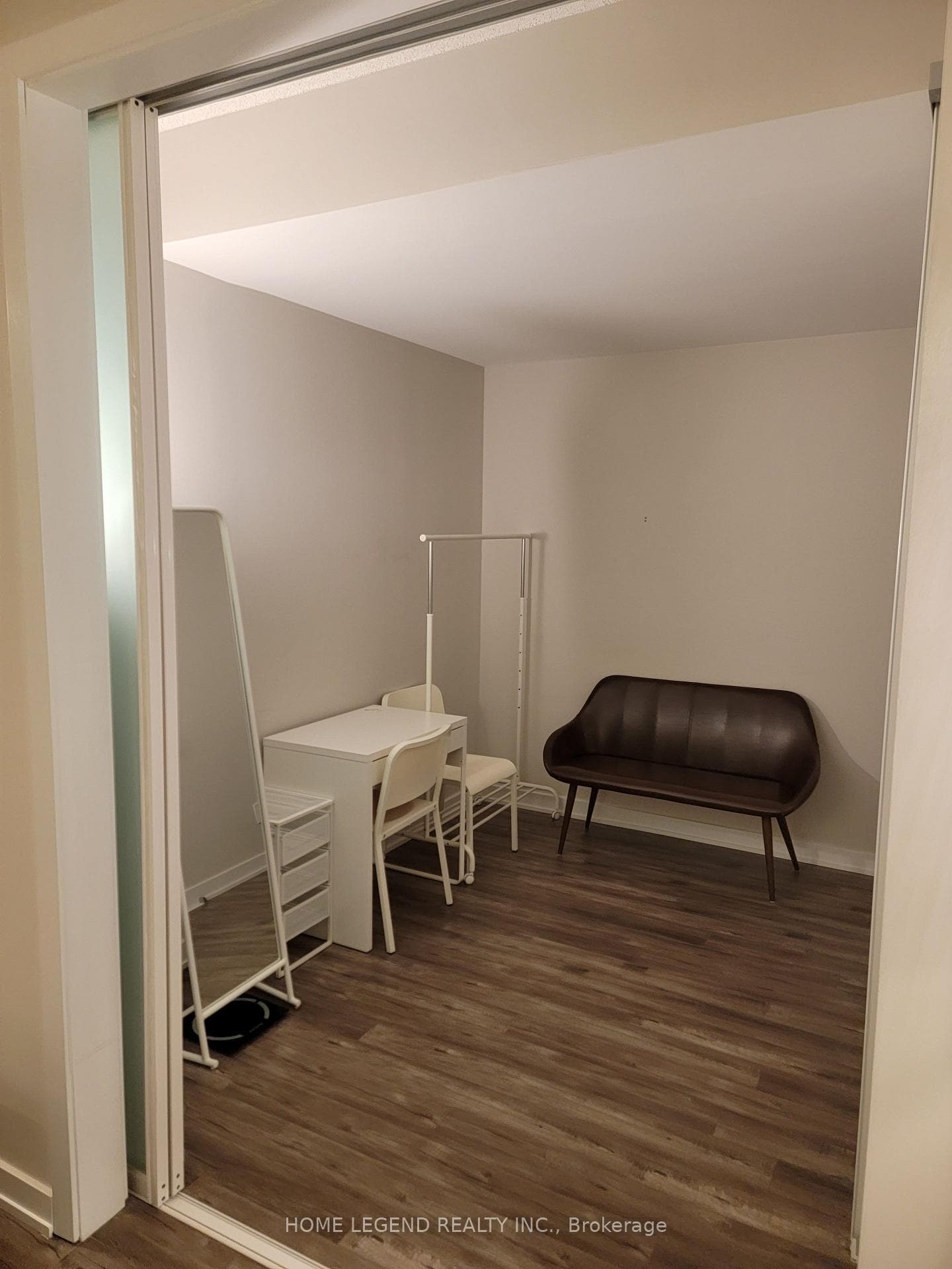 33 Charles Street Unit 606 photo 9
