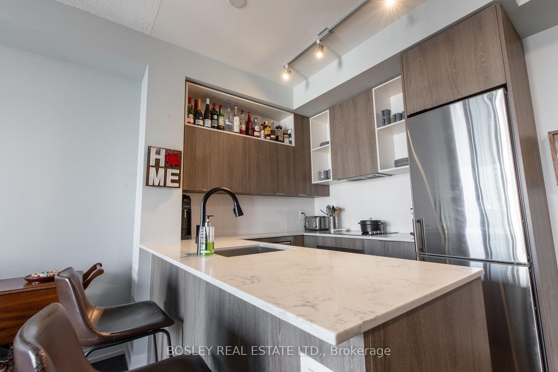200 Sackville Street Unit 1012 photo 6