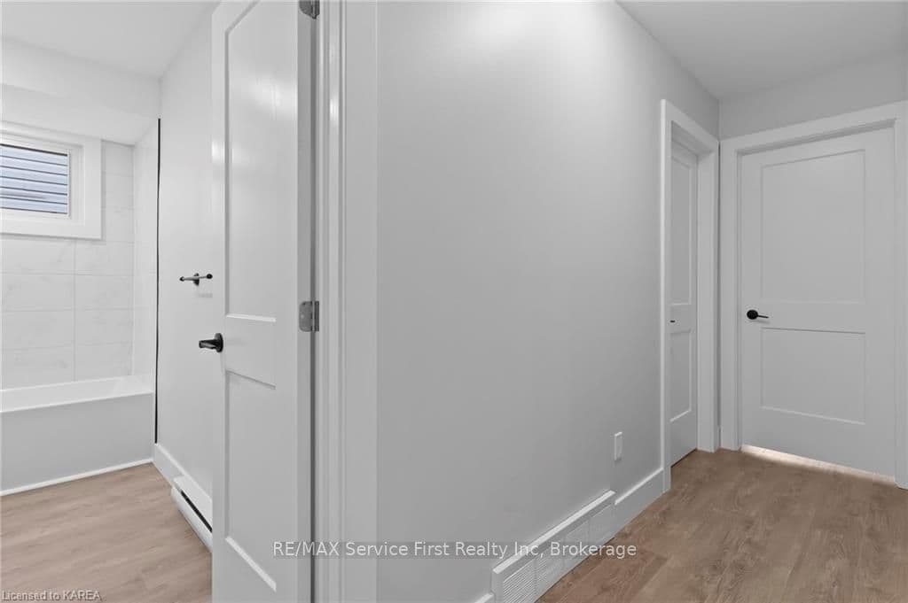 1 CONACHER Drive Unit 1 photo 12