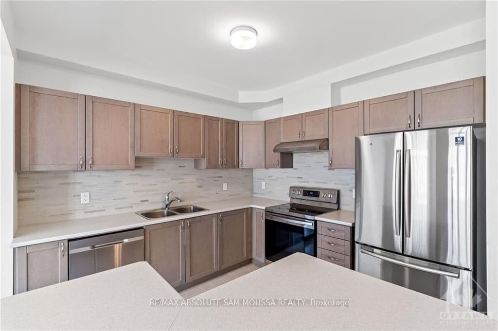 819 REGULUS Ridge photo 7