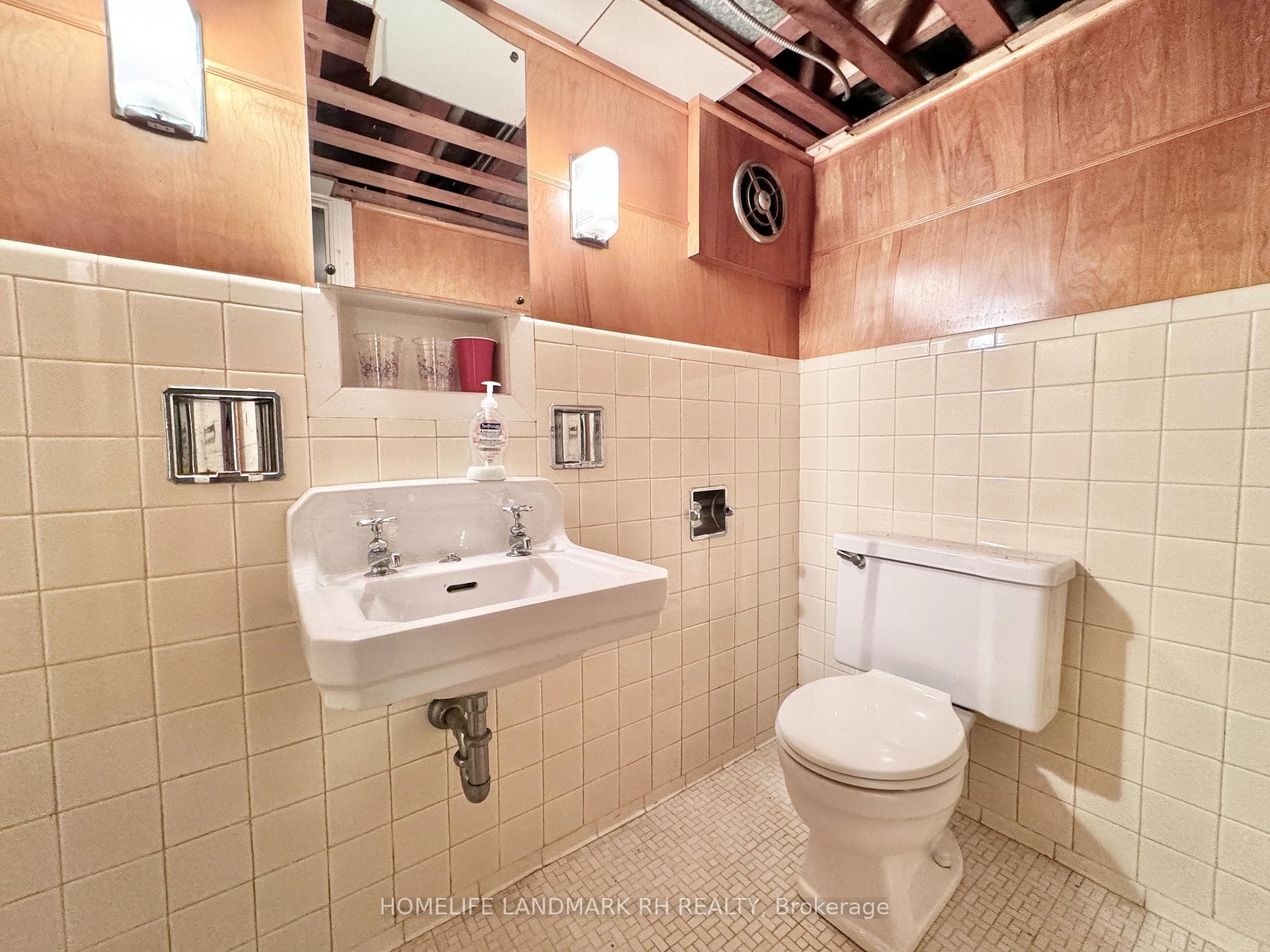 186 Lord Seaton Road photo 11