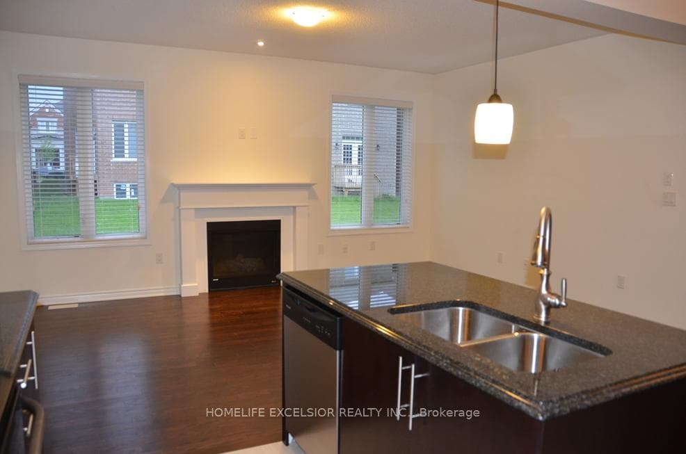 130 Major Crescent photo 8