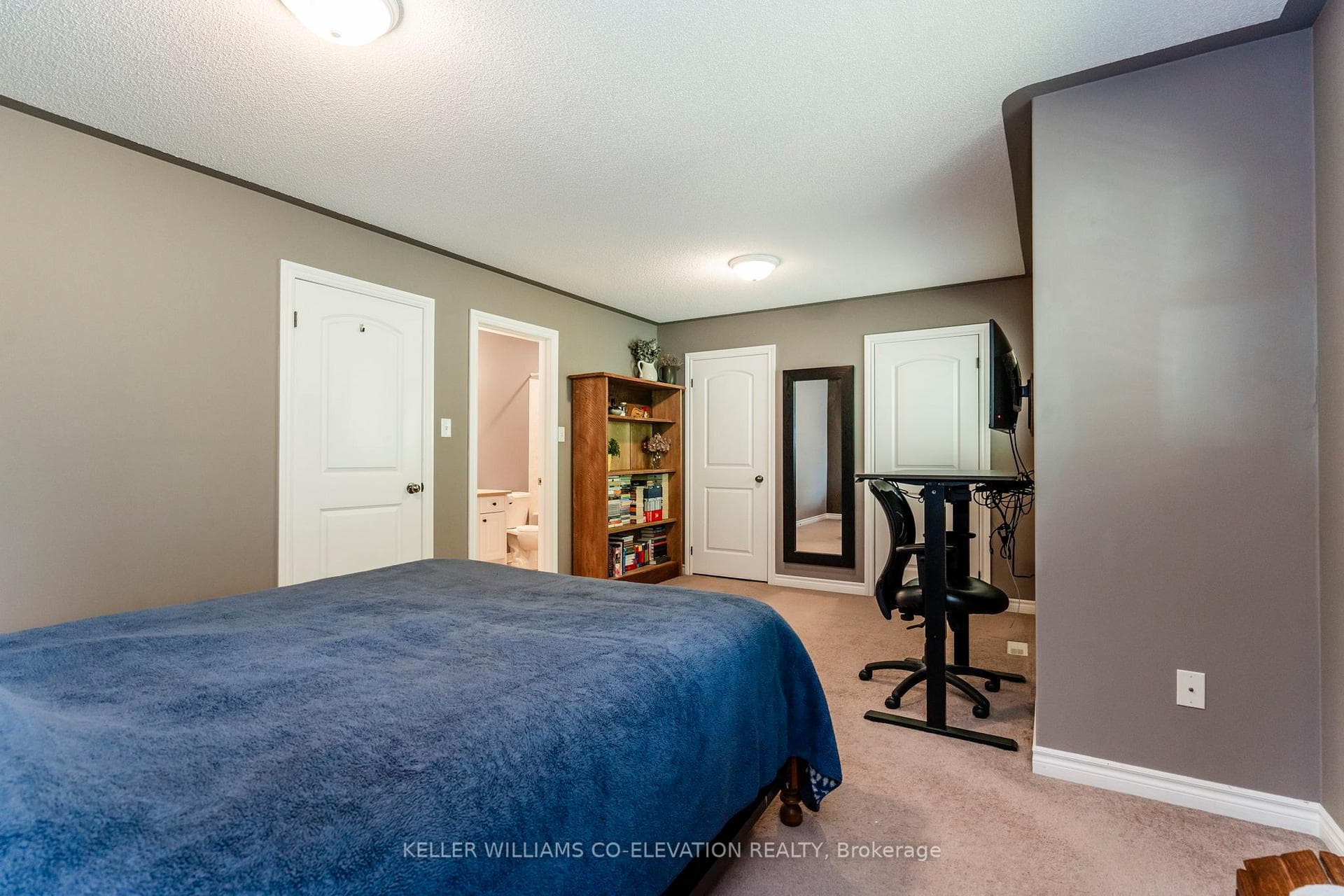 985 Whitney Crescent photo 18