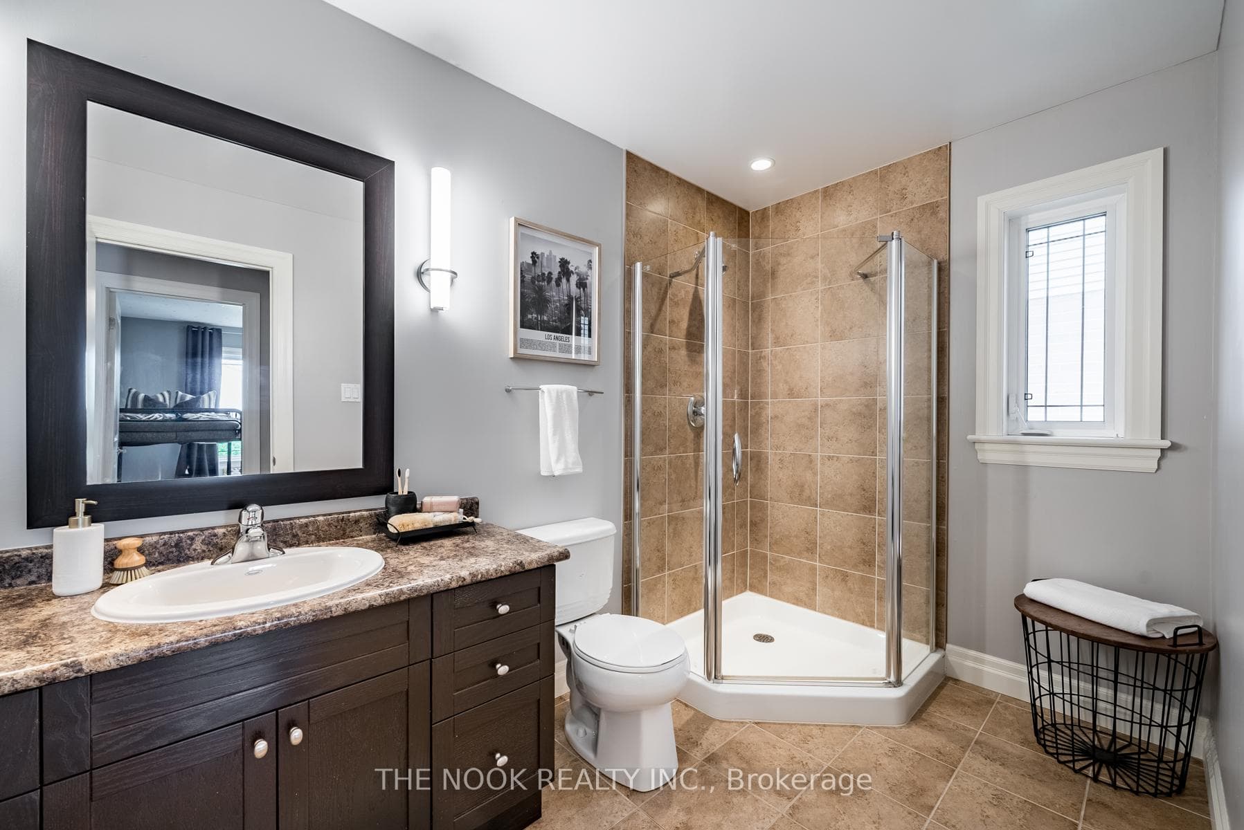 103 Adelaide Street photo 19