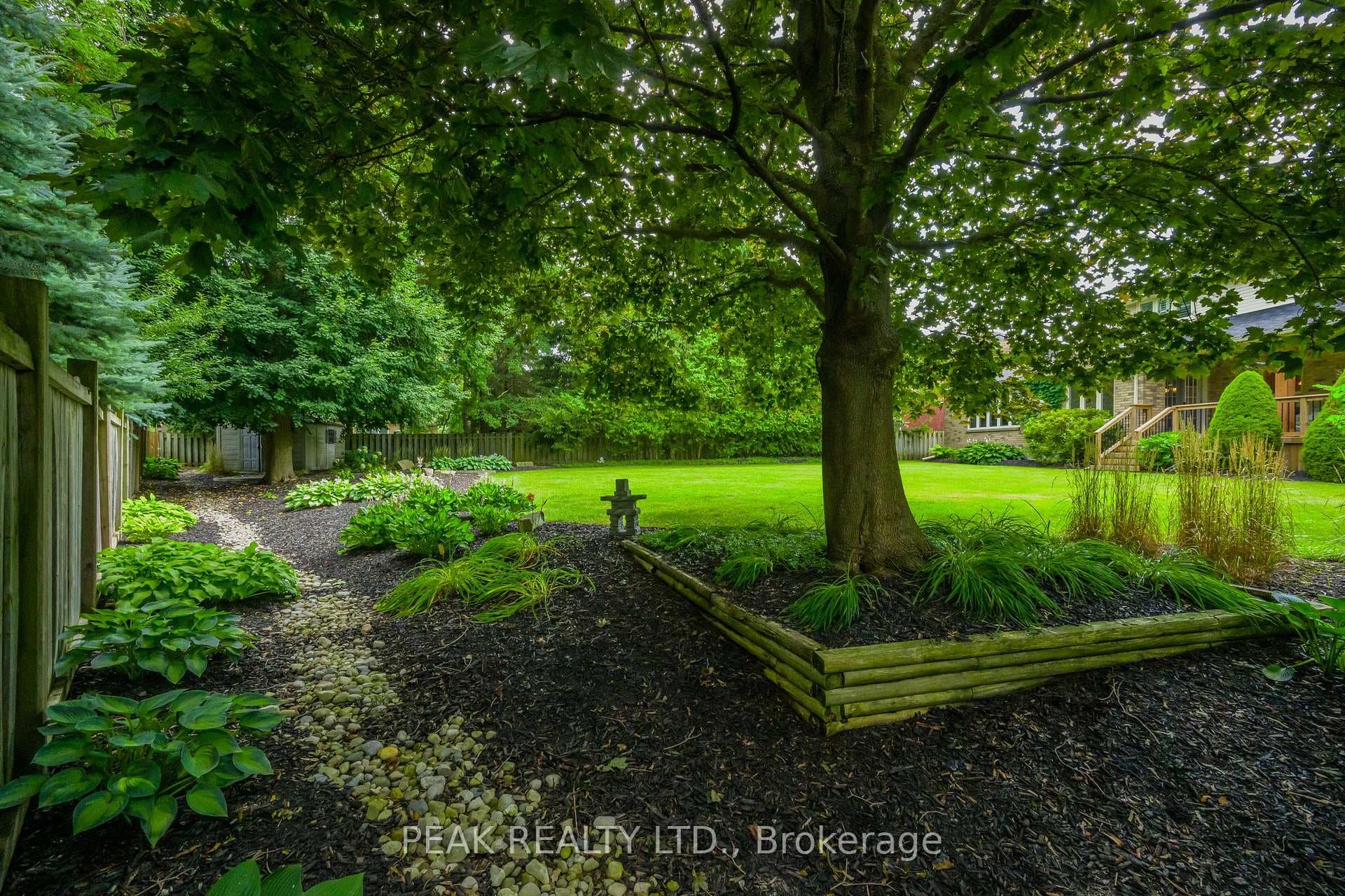 600 Stonebury Crescent photo 35
