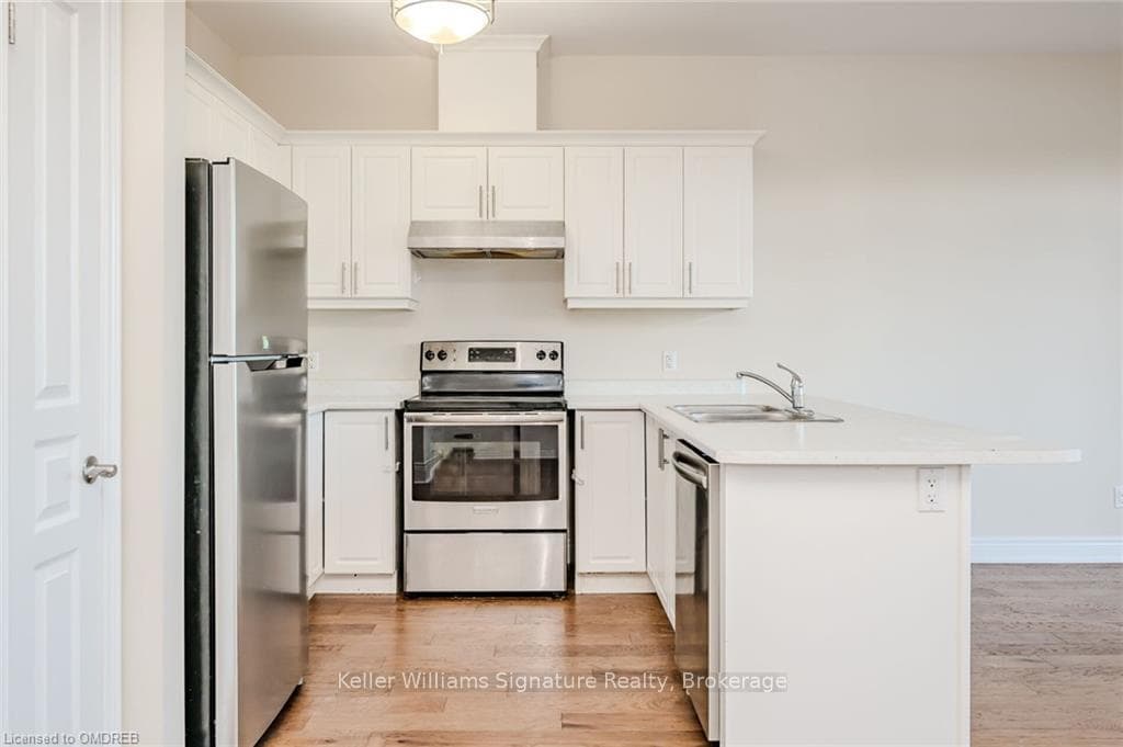 72 MANHATTAN COURT Court photo 18